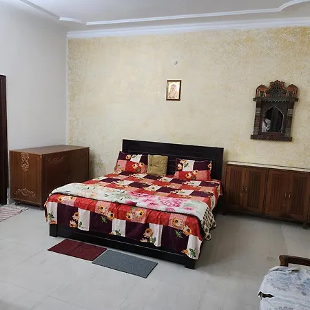 Shri Achyutam Villa - Offering Best Value In Vrindavan Exterior photo