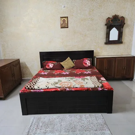 Shri Achyutam Villa - Offering Best Value In Vrindavan Exterior photo