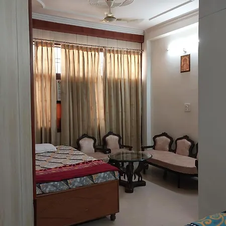 Shri Achyutam Villa - Offering Best Value In Vrindavan Exterior photo