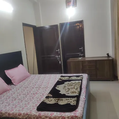 Shri Achyutam Villa - Offering Best Value In Vrindavan Exterior photo