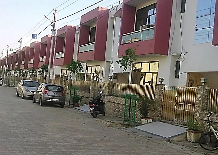 Shri Achyutam Villa - Offering Best Value In Vrindavan